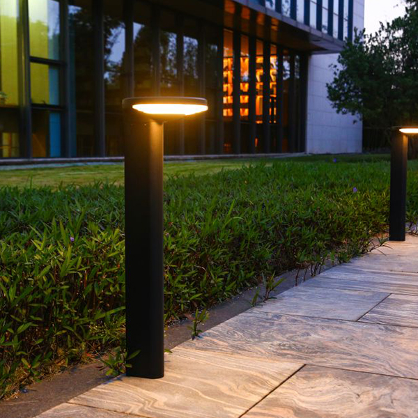 太阳能护柱灯湖