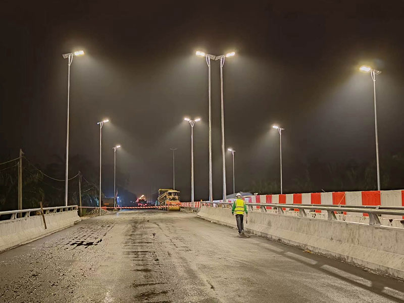 100W-All-In-One-Solar-Power-Street-Light-in-Malaysia